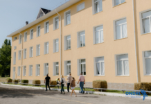 Peste 330 de elevi din satul Sofia, raionul Drochia, vor Ăźncepe noul an Ècolar Ăźntr-un gimnaziu renovat Èi modernizat graÈie Programului NaÈional âSatul Europeanâ â Ăźn total, localitatea beneficiazÄ de Èase proiecte de dezvoltare localÄ prin programele naÈionale